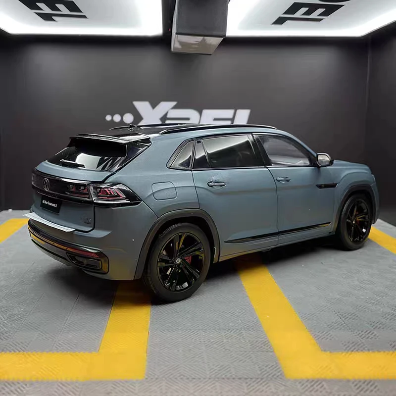 Volkswagen Teramont X SUV 1:18 Diecast Model 4 Volkswagen Teramont X SUV 1:18 Diecast Model - Image 4