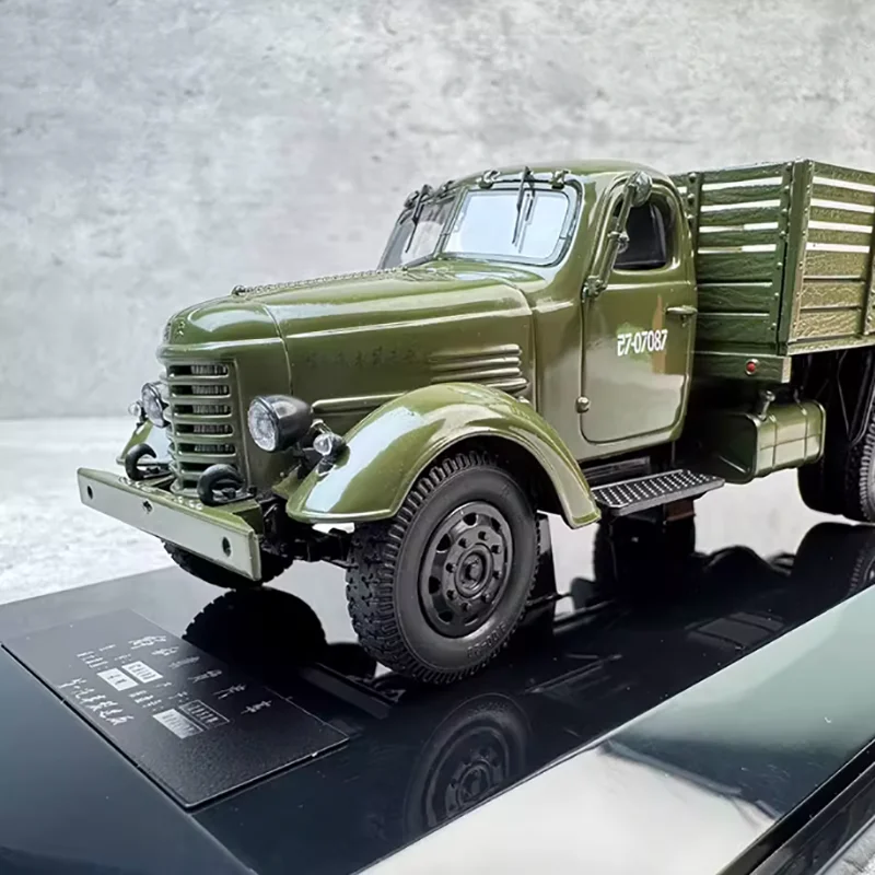 Vintage Military Truck Model 1:43 by Century Dragon 3 Vintage Military Truck Model 1:43 by Century Dragon - Image 3