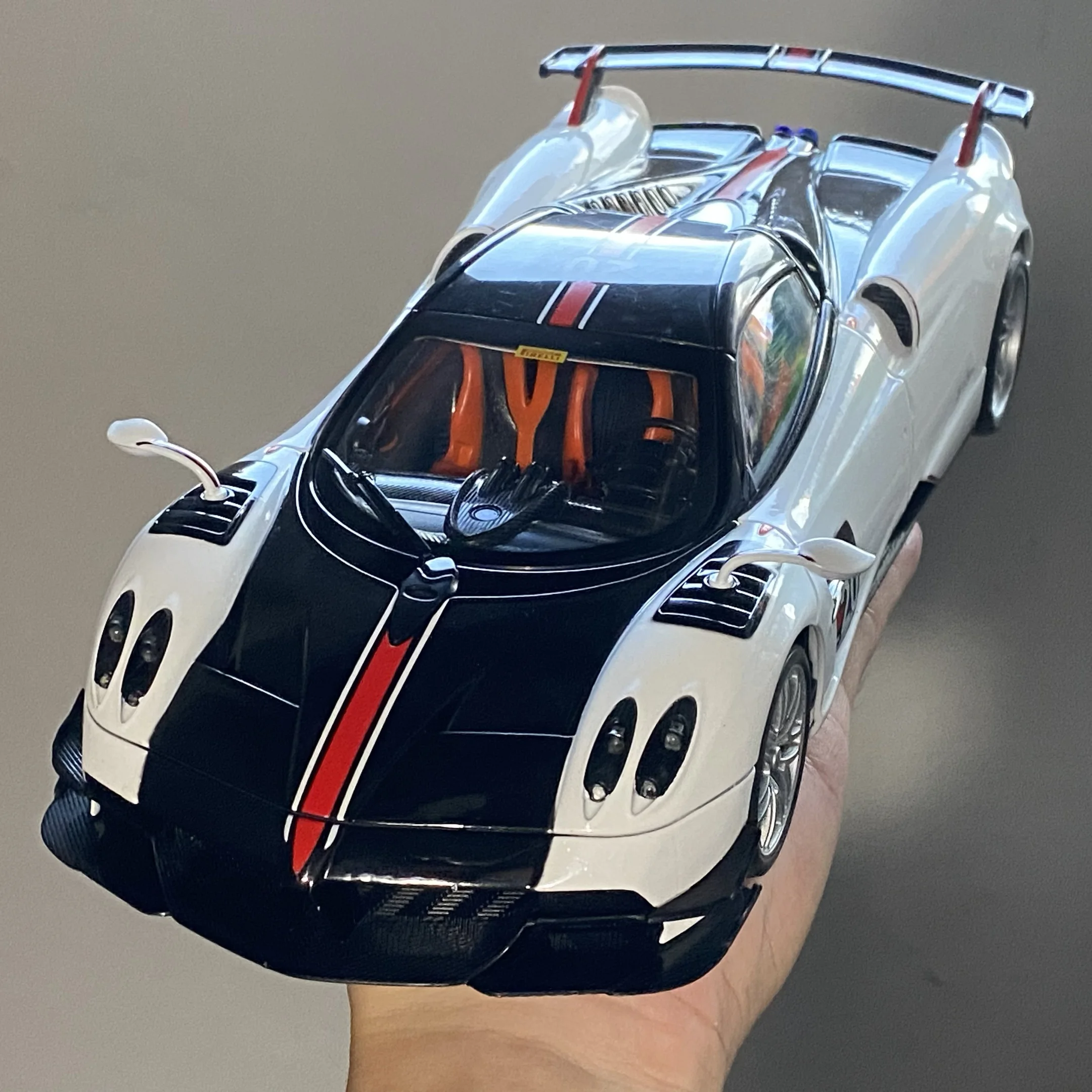 Blue Pagani Huayra BC 1:18 Scale Diecast Model 6 Blue Pagani Huayra BC 1:18 Scale Diecast Model - Image 6