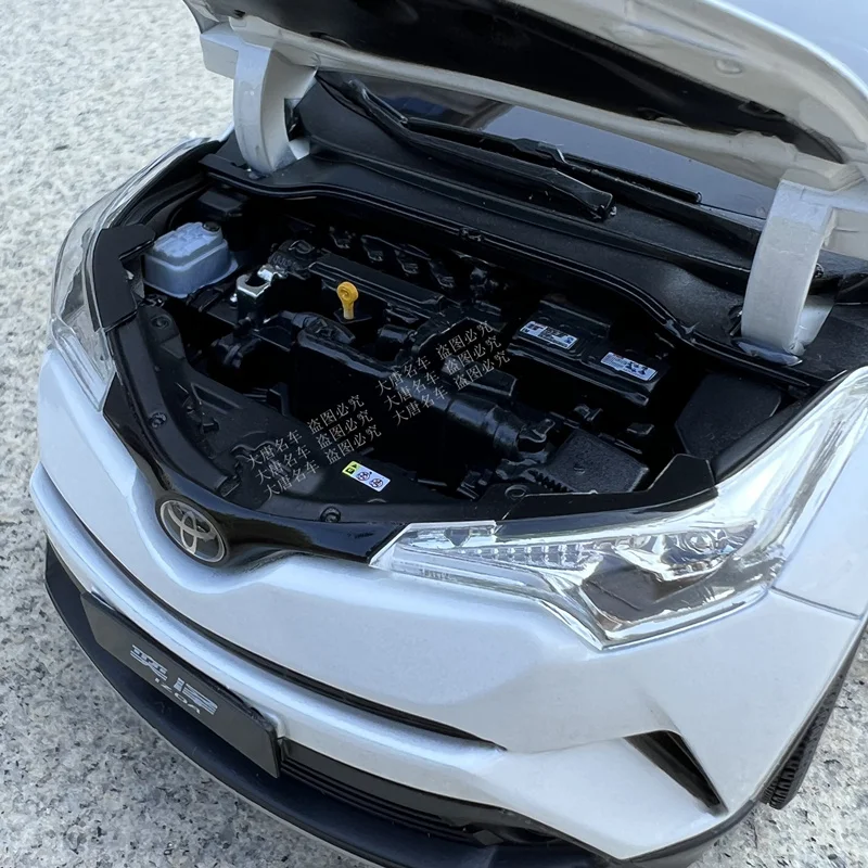 1:18 Scale Toyota Izoa SUV Model Replica 4 1:18 Scale Toyota Izoa SUV Model Replica - Image 4