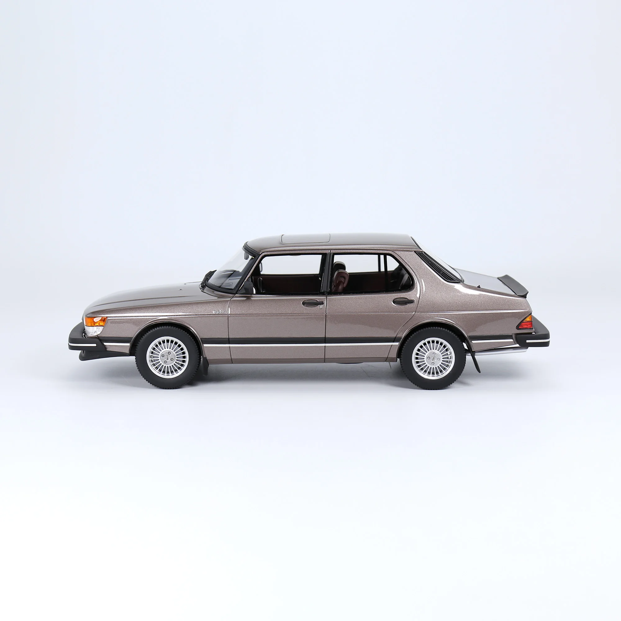 Saab 900 Turbo Resin Model 1-18 Scale 10 Saab 900 Turbo Resin Model 1-18 Scale - Image 10