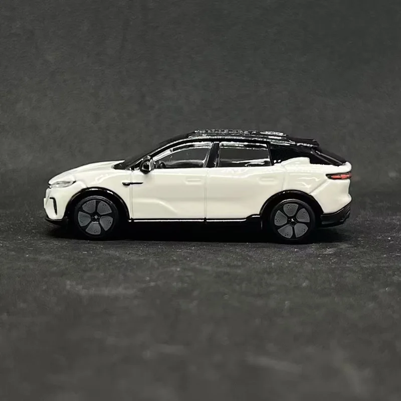 VOYAH Courage SUV Model 1:64 Scale Diecast 5 VOYAH Courage SUV Model 1:64 Scale Diecast - Image 5