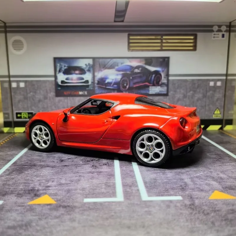 1:24 Alfa Romeo 4C Coupe Diecast Model 3 1:24 Alfa Romeo 4C Coupe Diecast Model - Image 3