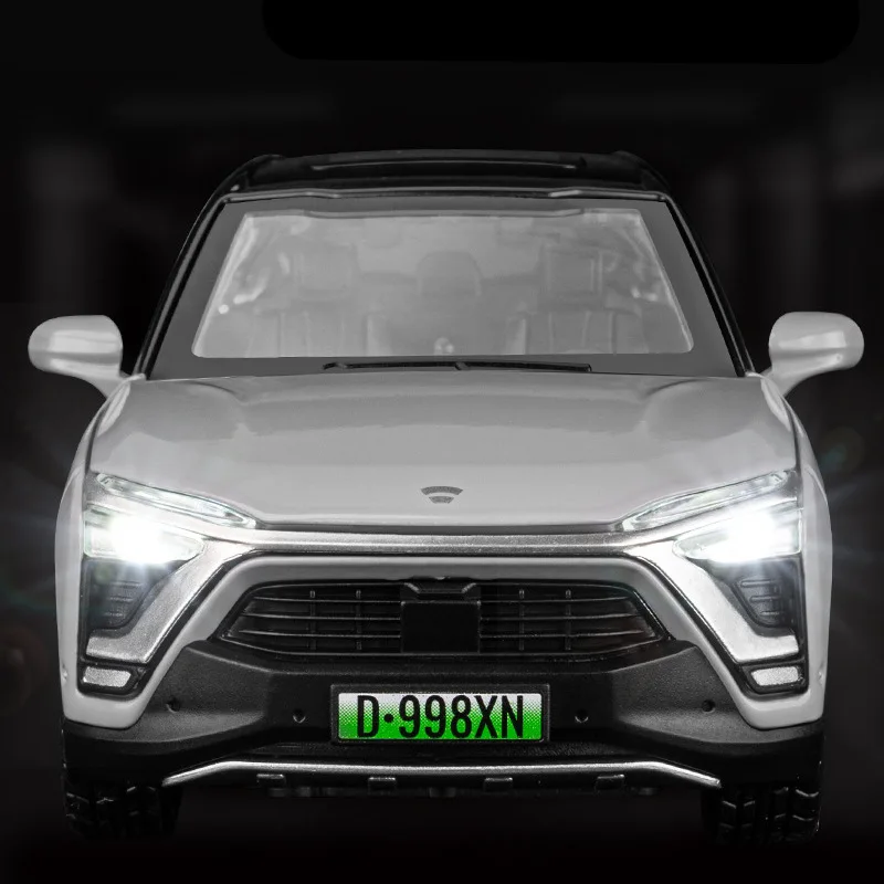 NIO ES8 SUV 1:32 Diecast Model with Lights 3 NIO ES8 SUV 1:32 Diecast Model with Lights - Image 3