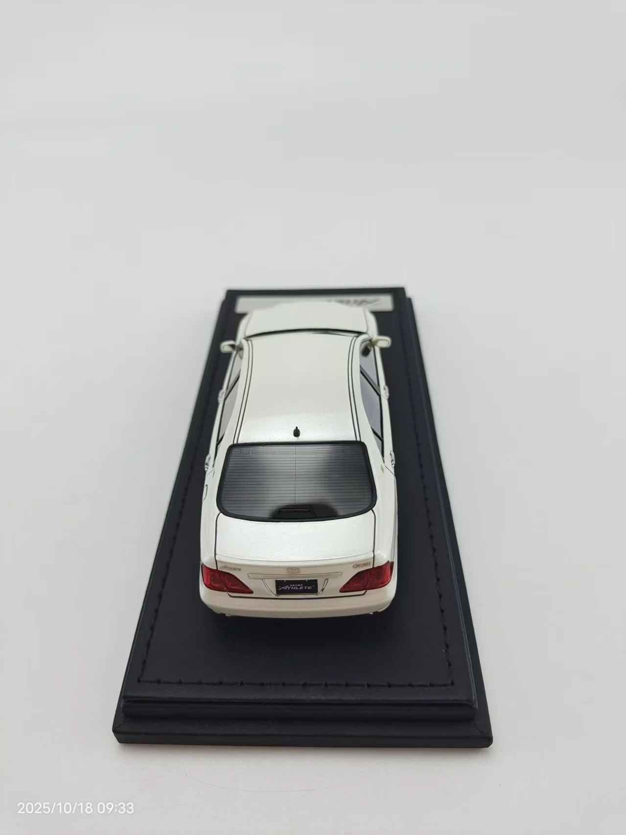 1/43 Resin Model Car in Black or Off-White 6 1/43 Resin Model Car in Black or Off-White - Image 6
