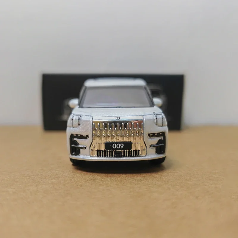 ZEEKR 009 1:64 Scale Diecast Alloy Model 3 ZEEKR 009 1:64 Scale Diecast Alloy Model - Image 3
