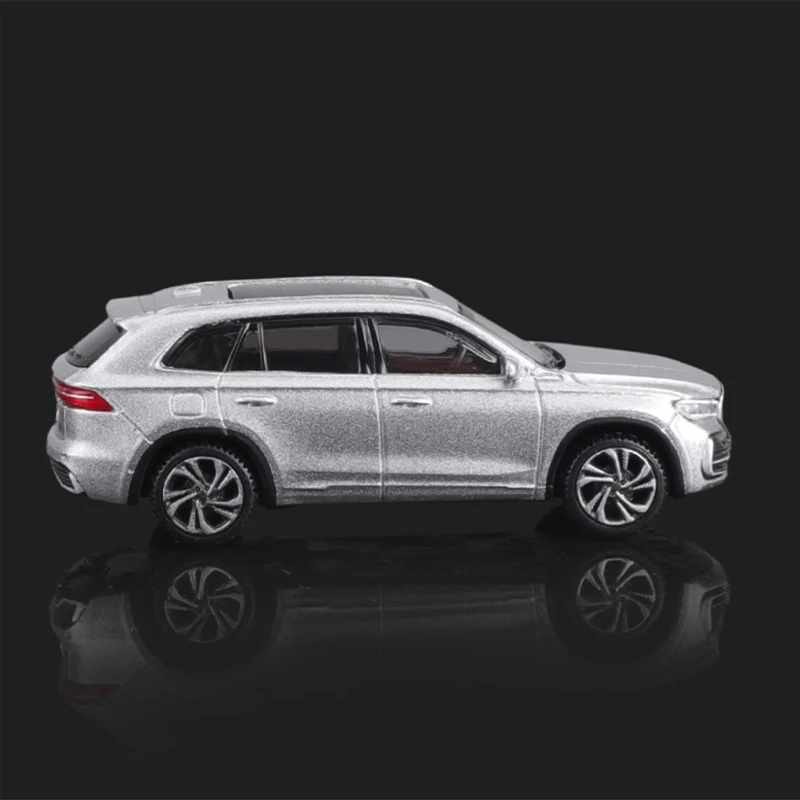 Geely Xingyue L 1:64 Diecast Model in Blue or Silver 5 Geely Xingyue L 1:64 Diecast Model in Blue or Silver - Image 5