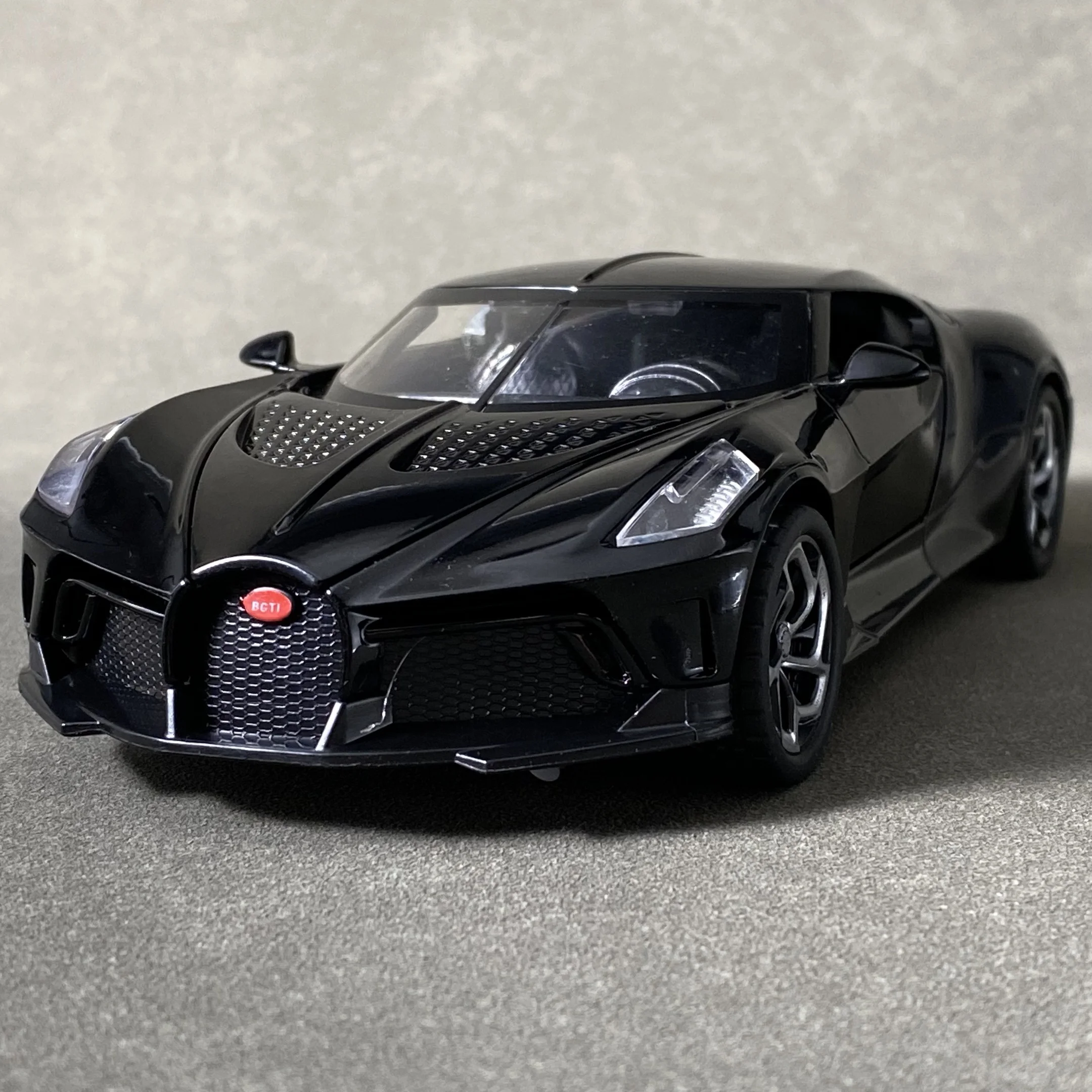 Red 1:24 Scale Diecast Model Supercar 6 Red 1:24 Scale Diecast Model Supercar - Image 6