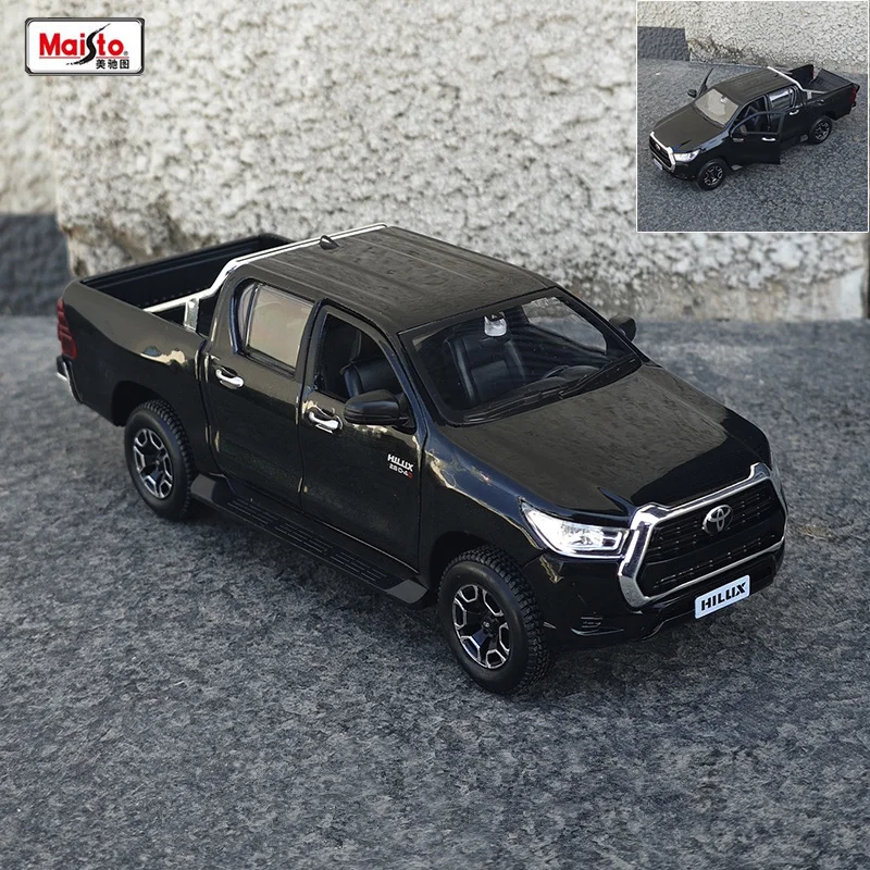 Toyota Hilux 1:27 Scale Diecast Model Black 8 Toyota Hilux 1:27 Scale Diecast Model Black - Image 8