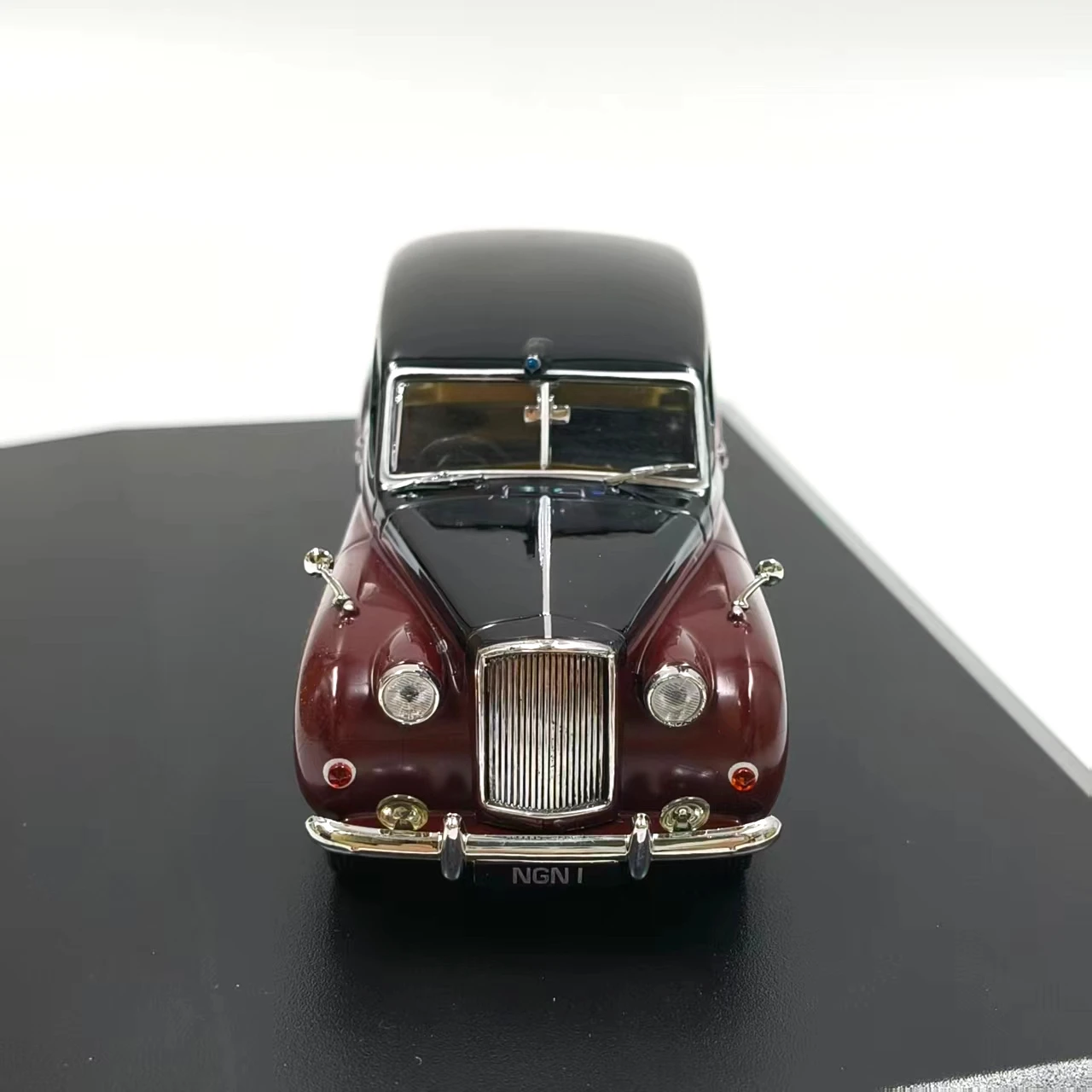 Vintage Austin Scale Model Car 1:43 3 Vintage Austin Scale Model Car 1:43 - Image 3