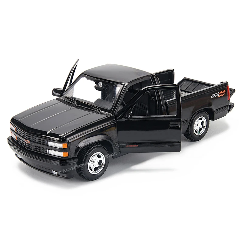 1993 Chevrolet 454 SS Pickup Diecast Model in 1:24 Scale 2 1993 Chevrolet 454 SS Pickup Diecast Model in 1:24 Scale - Image 2