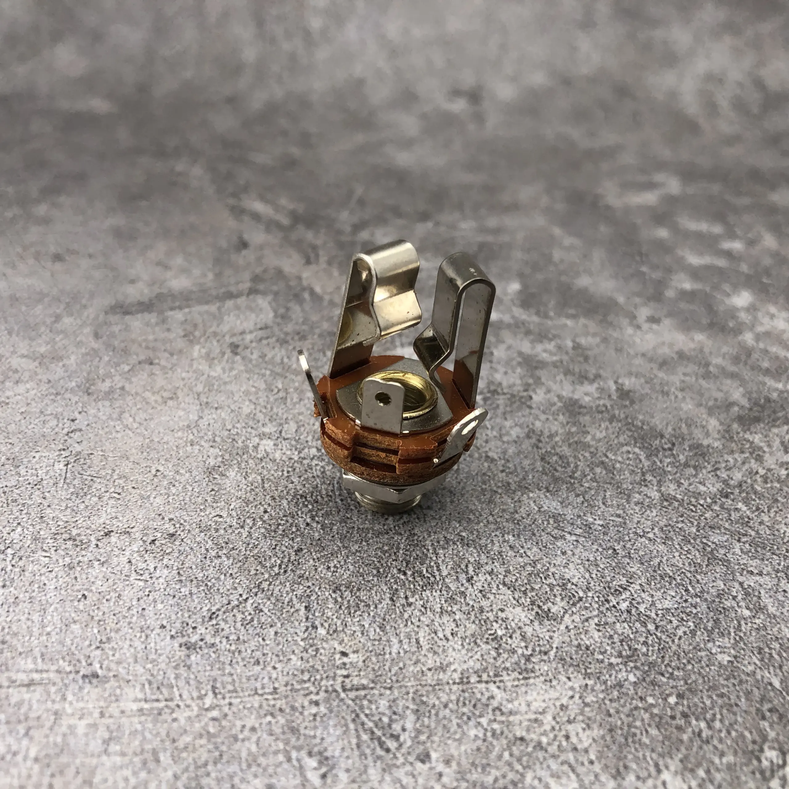 Vintage Rugged Stereo Output Jack for Guitar 2 Vintage Rugged Stereo Output Jack for Guitar - Image 2