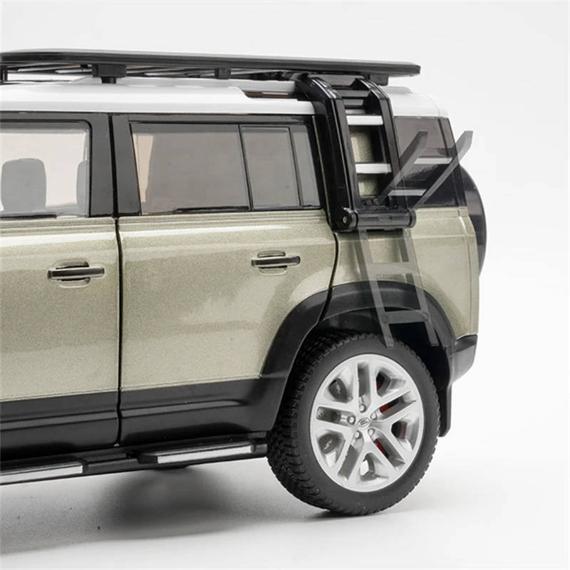 1/18 Scale Diecast Range Rover Defender Model 6 1/18 Scale Diecast Range Rover Defender Model - Image 6