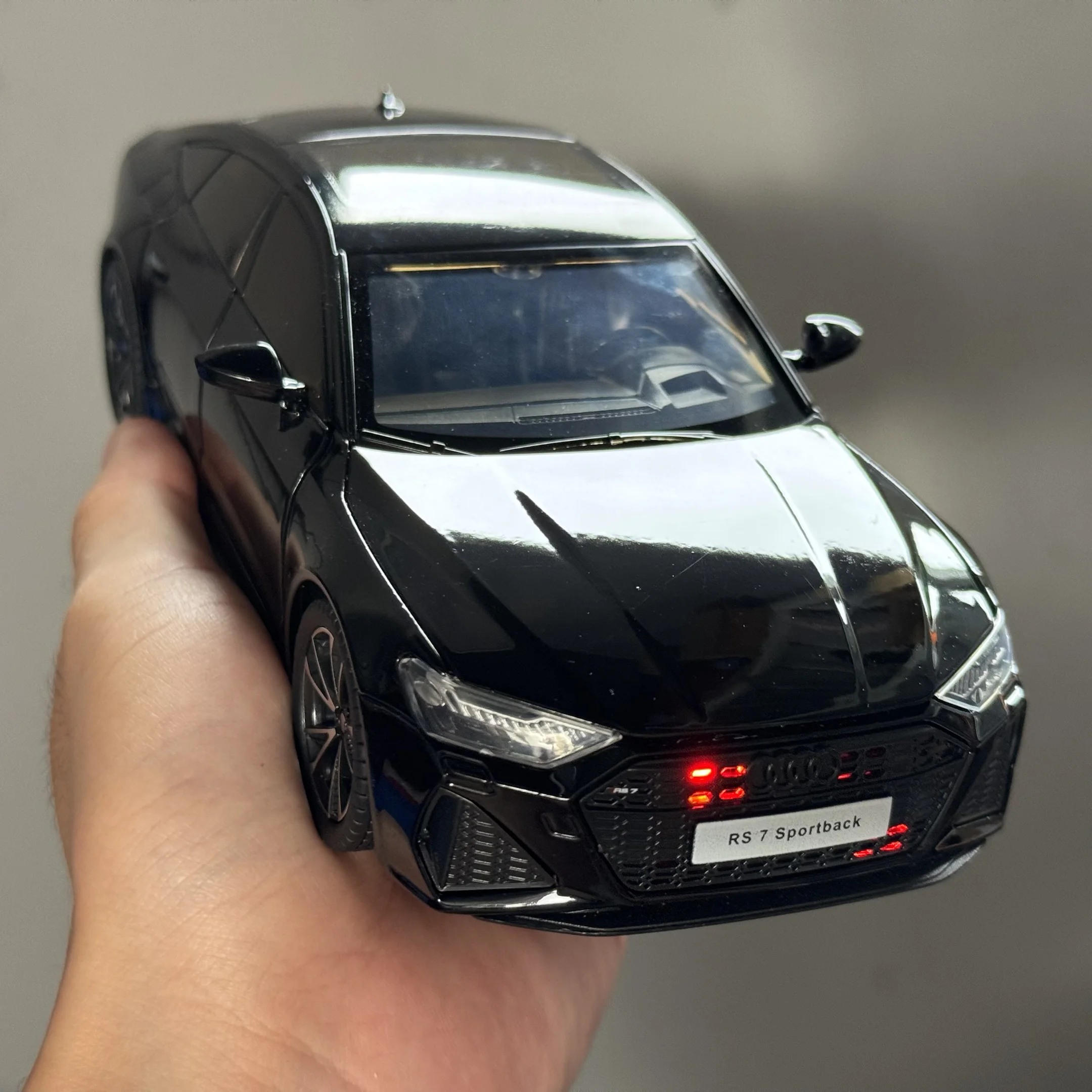 Audi RS7 Sportback 1:24 Diecast Model with Lights 6 Audi RS7 Sportback 1:24 Diecast Model with Lights - Image 6