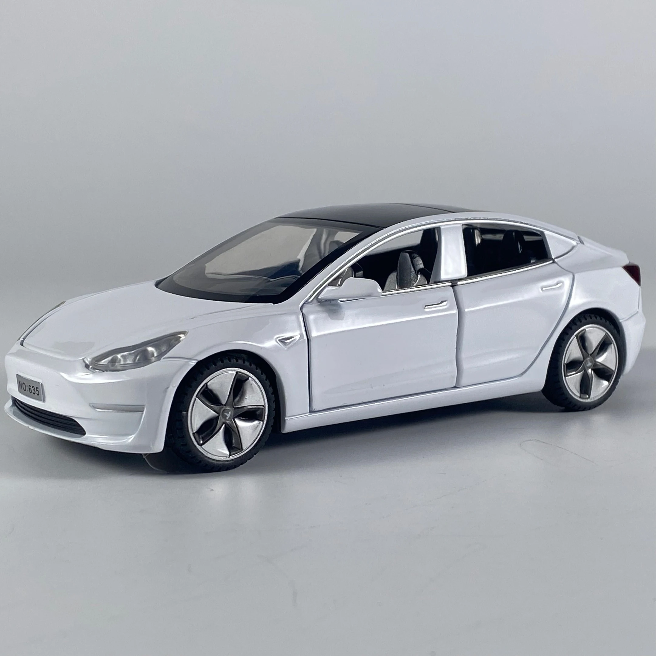 1:32 Scale Electric Car Model in Pink 11 1:32 Scale Electric Car Model in Pink - Image 11