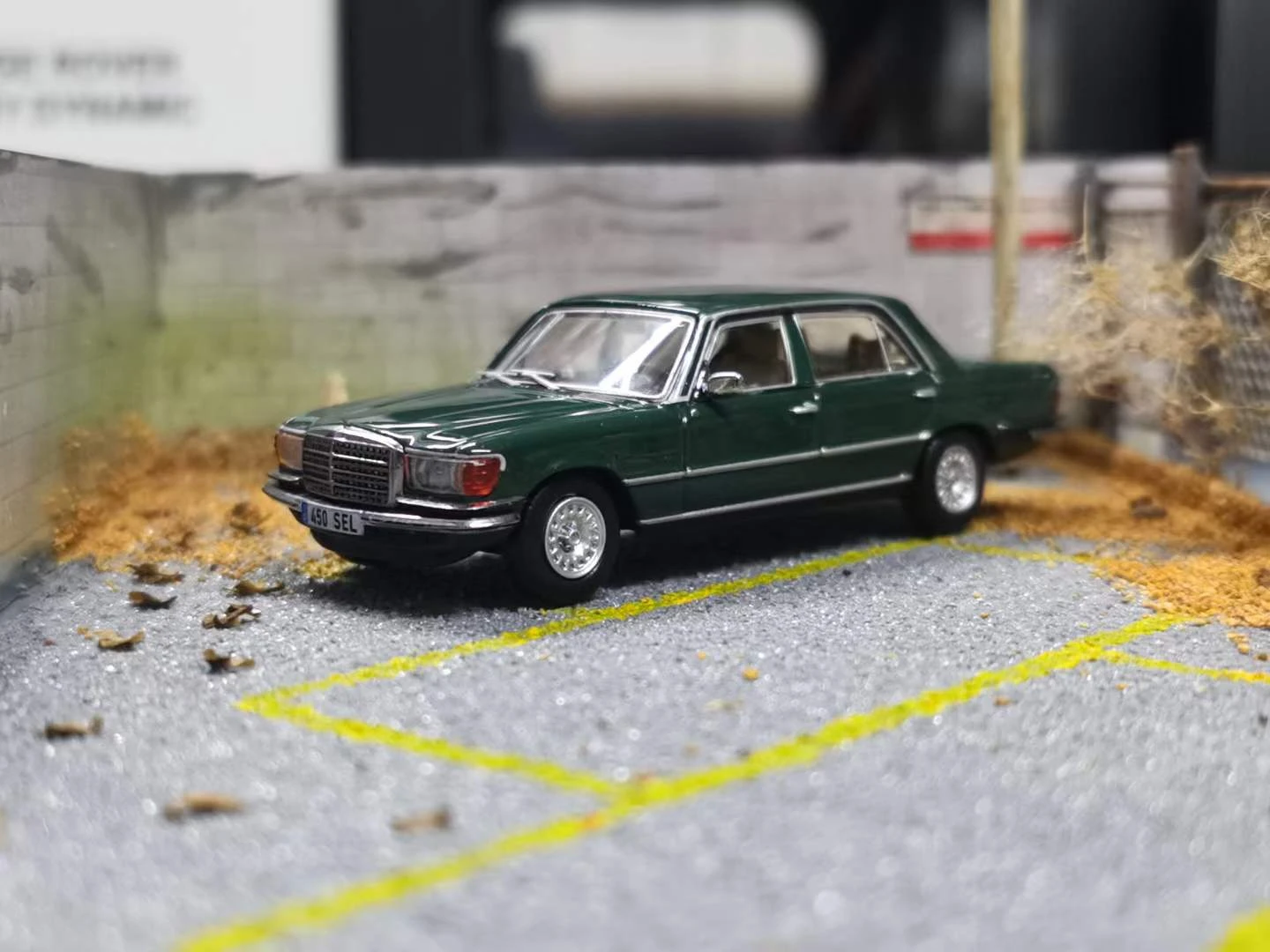 1976 Mercedes-Benz S 450SEL W116 Diecast Model 4 1976 Mercedes-Benz S 450SEL W116 Diecast Model - Image 4