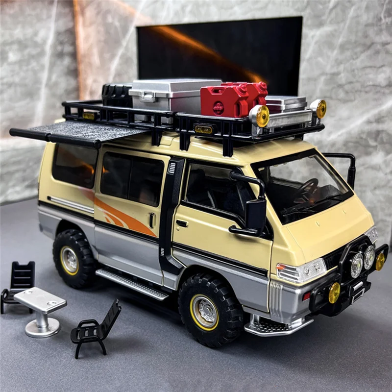 1:24 Mitsubishi Delica MPV Diecast Model 1 1:24 Mitsubishi Delica MPV Diecast Model