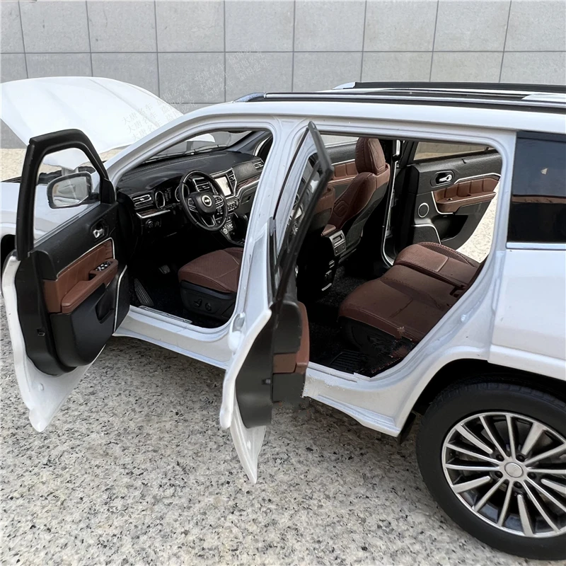 1:18 Jeep Grand Commander Diecast Model 5 1:18 Jeep Grand Commander Diecast Model - Image 5