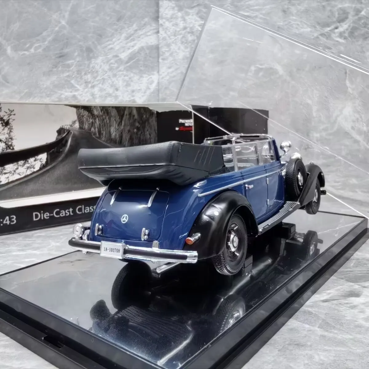 Vintage Car Diecast Model 1:43 Scale by MAKEDA 4 Vintage Car Diecast Model 1:43 Scale by MAKEDA - Image 4