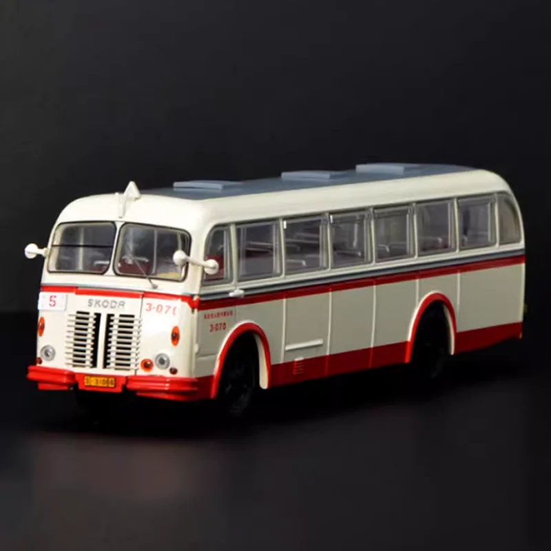 Vintage Skoda 706RO Diecast Bus Model 2 Vintage Skoda 706RO Diecast Bus Model - Image 2