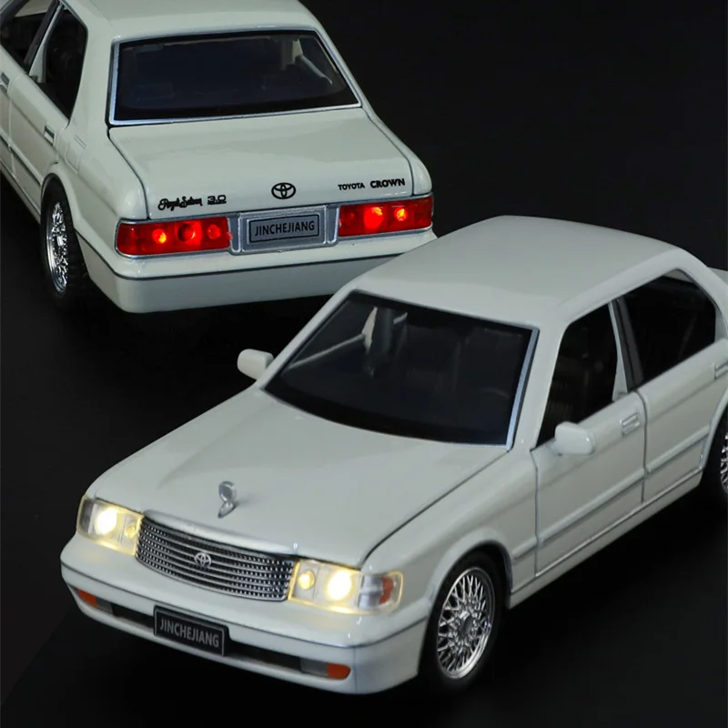 1:32 Scale Toyota Crown S130 Diecast Model with Sound and Lights 3 1:32 Scale Toyota Crown S130 Diecast Model with Sound and Lights - Image 3