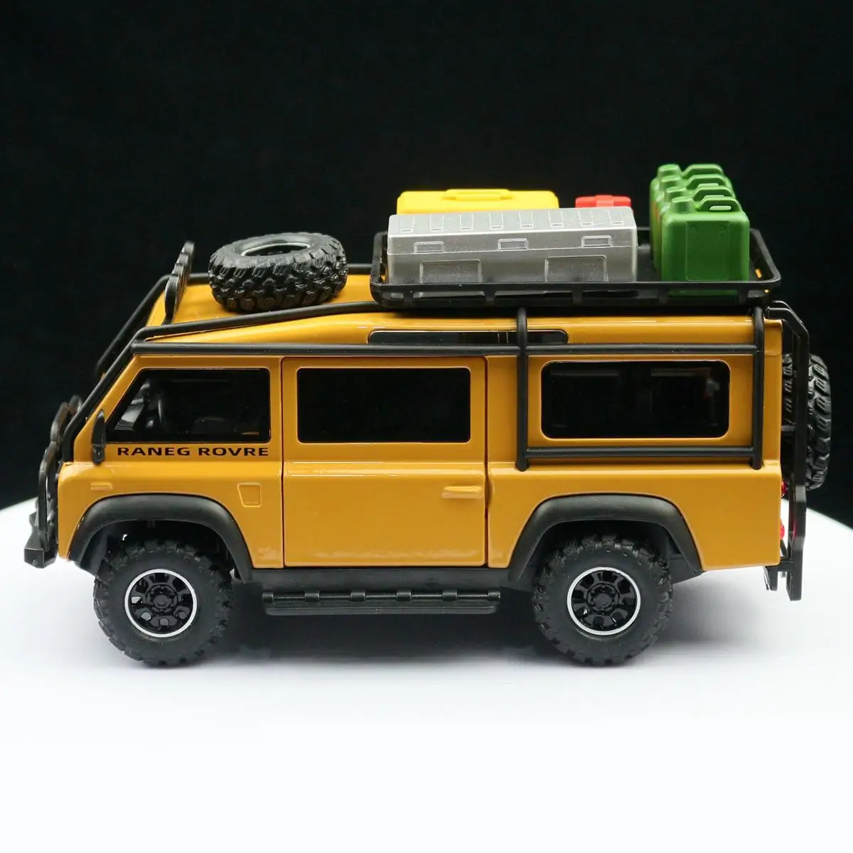 Yellow Land Rover Defender Diecast Model 1/32 Scale 5 Yellow Land Rover Defender Diecast Model 1/32 Scale - Image 5
