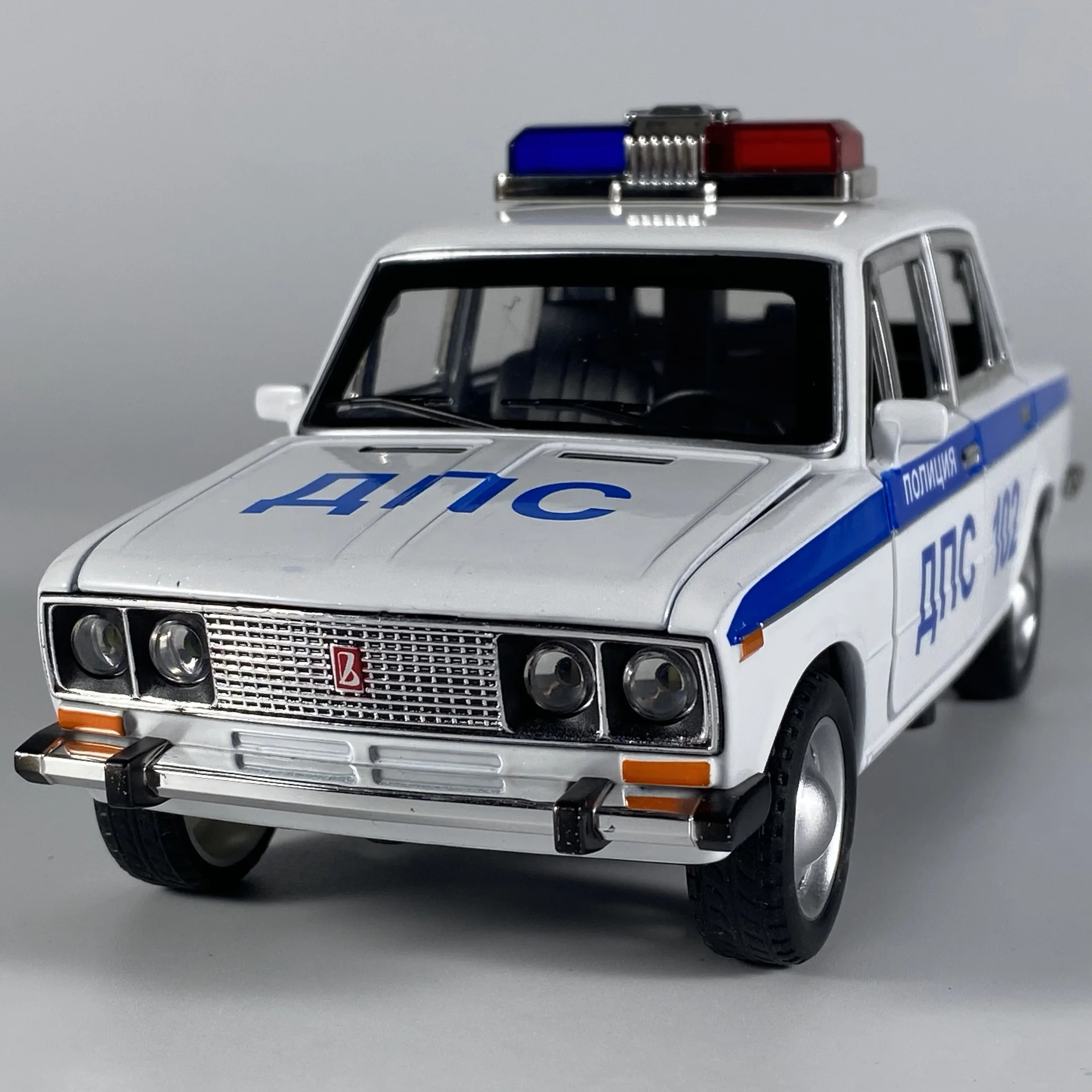 Vintage LADA 2106 Police Diecast Model 1:24 Scale 3 Vintage LADA 2106 Police Diecast Model 1:24 Scale - Image 3