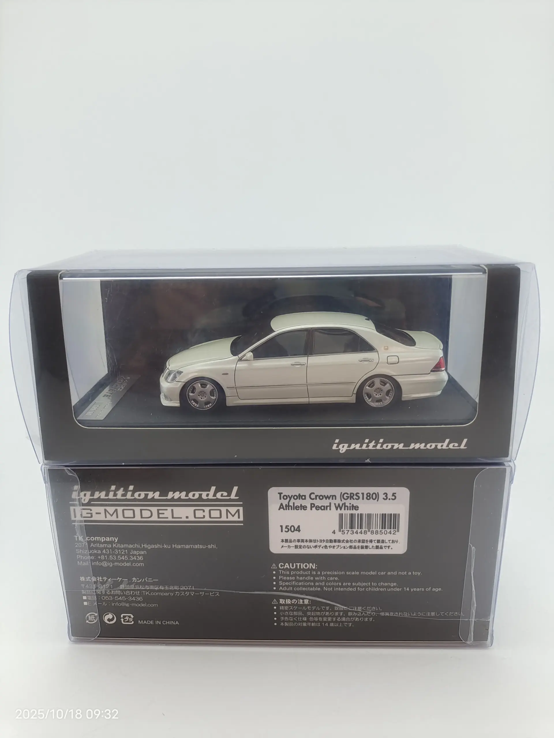 1/43 Resin Model Car in Black or Off-White 2 1/43 Resin Model Car in Black or Off-White - Image 2