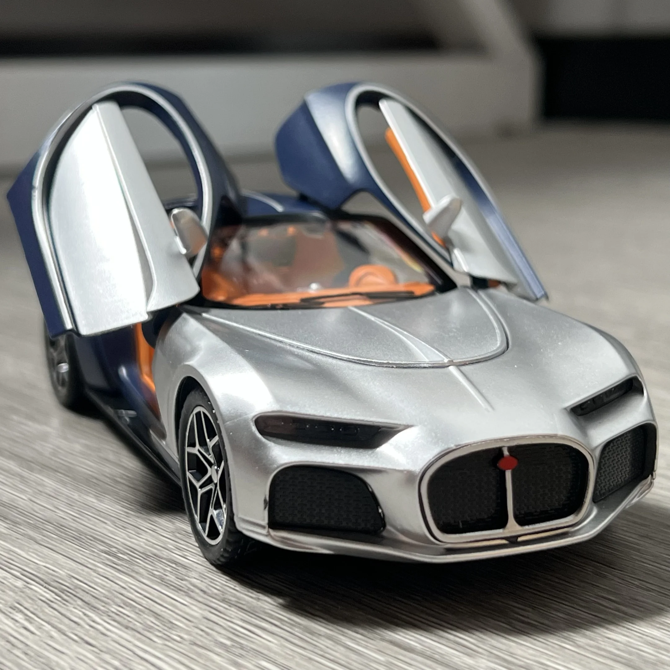 1:32 Diecast Sports Car Model with Light and Sound 3 1:32 Diecast Sports Car Model with Light and Sound - Image 3