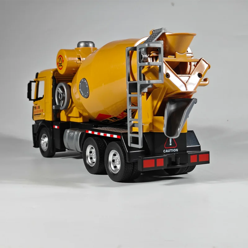 1:18 Scale Diecast Crane Truck Model 4 1:18 Scale Diecast Crane Truck Model - Image 4