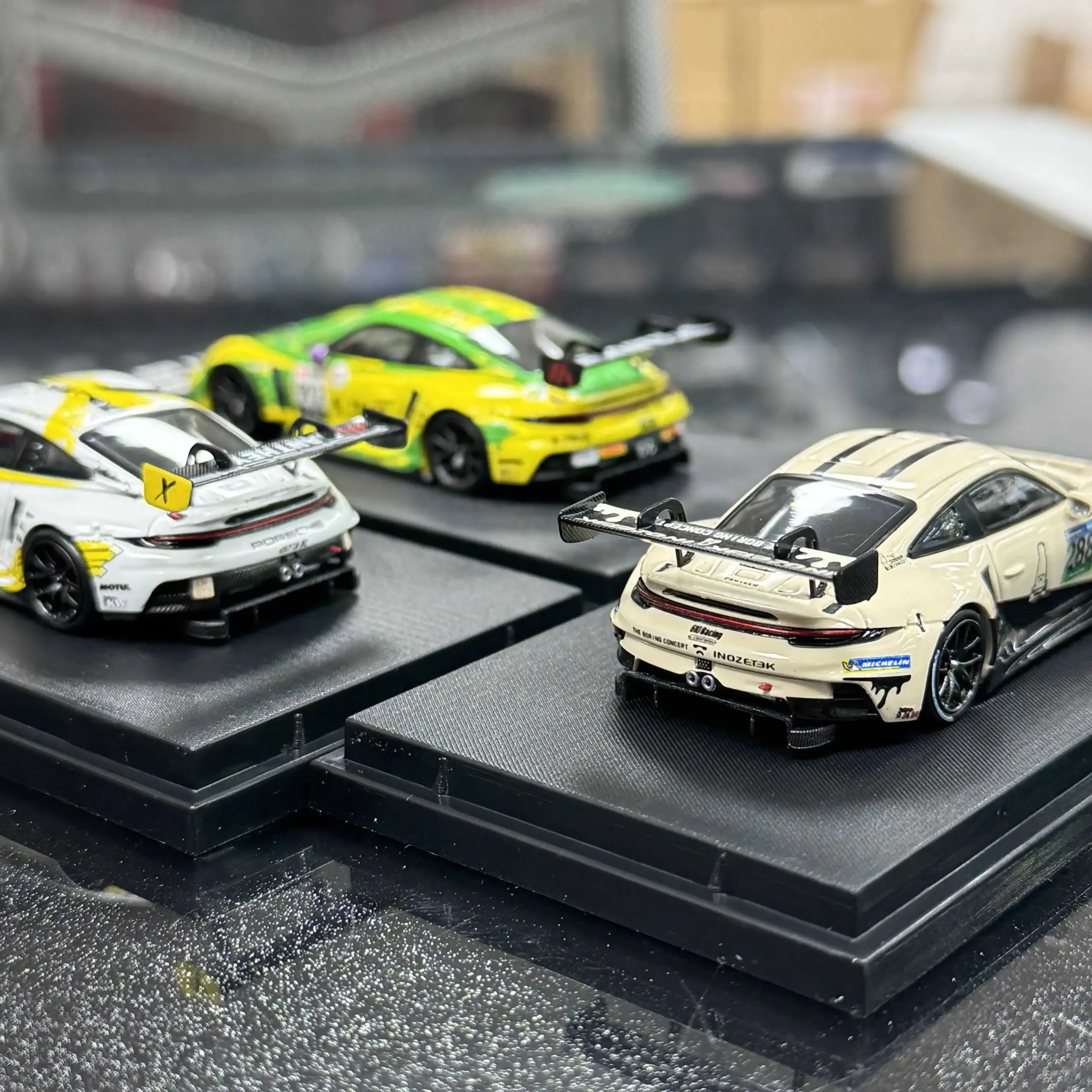 Porsche 911 GT3 R 1:64 Diecast Model Car 4 Porsche 911 GT3 R 1:64 Diecast Model Car - Image 4