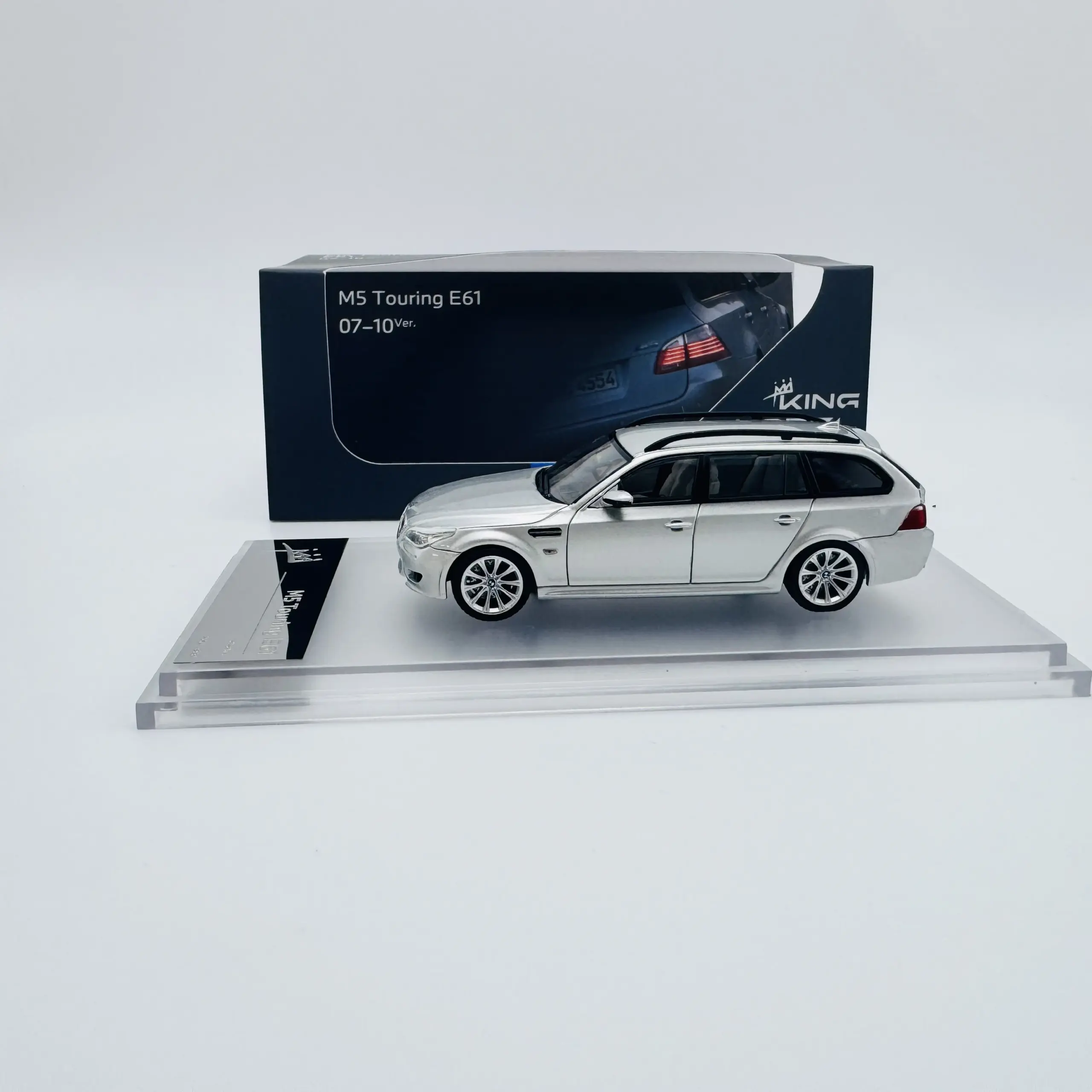 1:64 BMW M5 E60 E61 Diecast Model Set 6 1:64 BMW M5 E60 E61 Diecast Model Set - Image 6