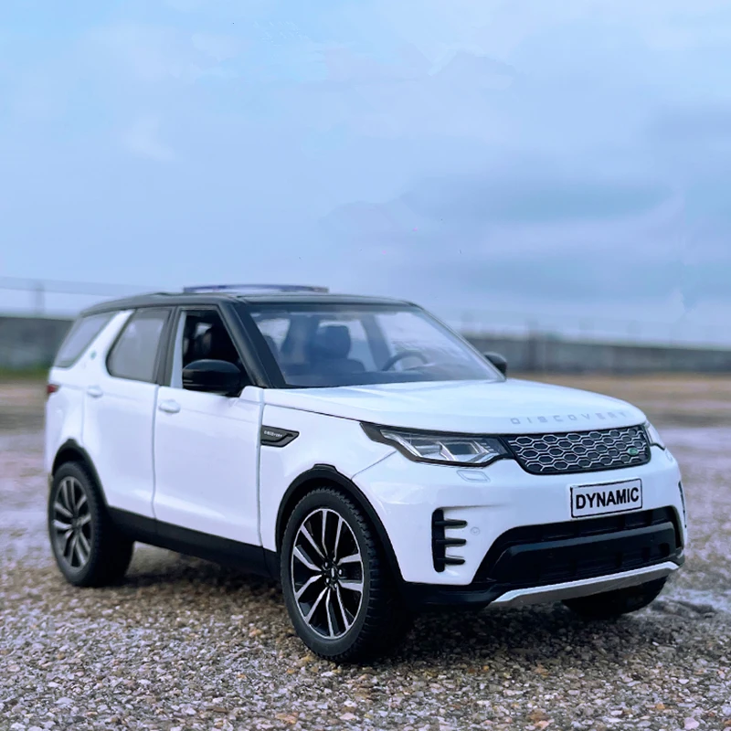 1:24 Scale Rover Evoque R-Dynamic SE Diecast Model 2 1:24 Scale Rover Evoque R-Dynamic SE Diecast Model - Image 2