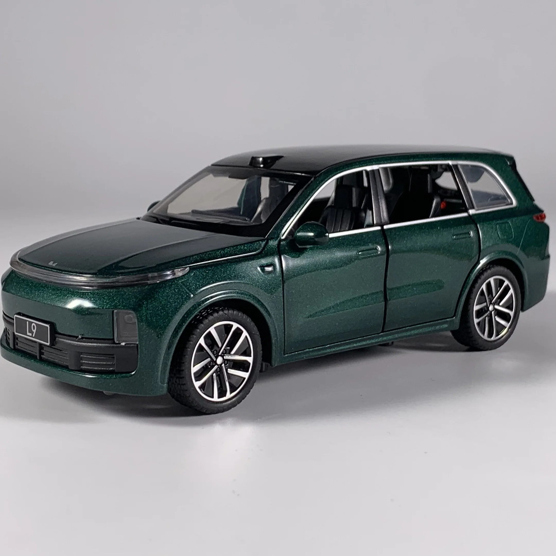 1:32 Scale Li Auto L9 SUV Die-Cast Model 9 1:32 Scale Li Auto L9 SUV Die-Cast Model - Image 9