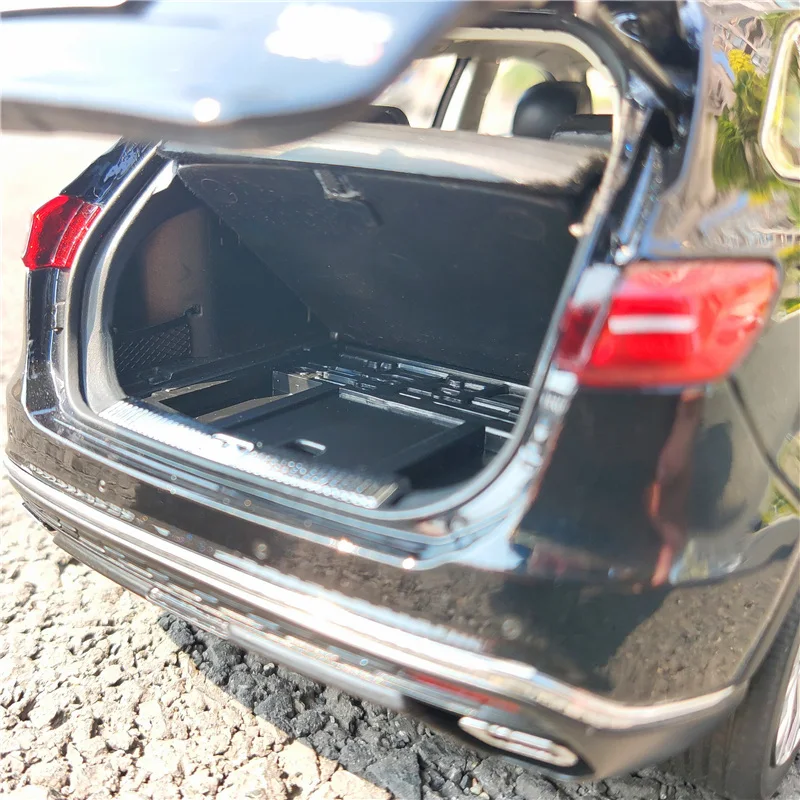Hongqi HS5 1/18 Scale Diecast SUV Model 6 Hongqi HS5 1/18 Scale Diecast SUV Model - Image 6
