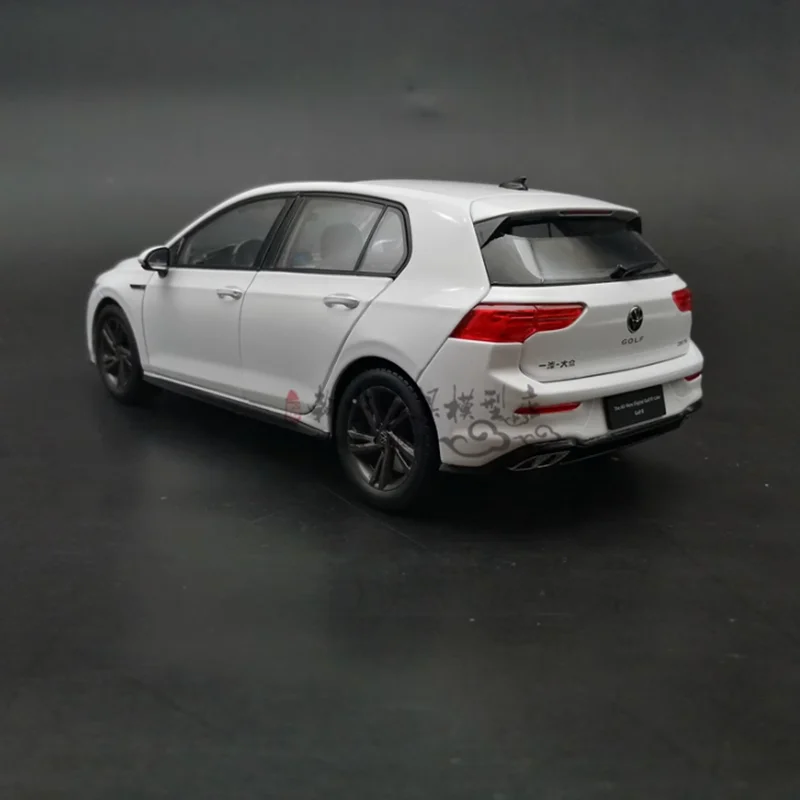 Volkswagen Golf 8 1:18 Diecast Model Ornament 3 Volkswagen Golf 8 1:18 Diecast Model Ornament - Image 3