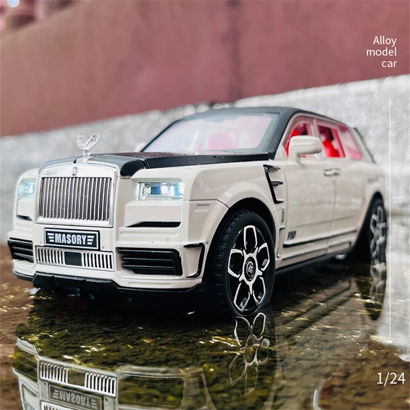 1:24 Scale Luxury SUV Diecast Model 2 1:24 Scale Luxury SUV Diecast Model - Image 2