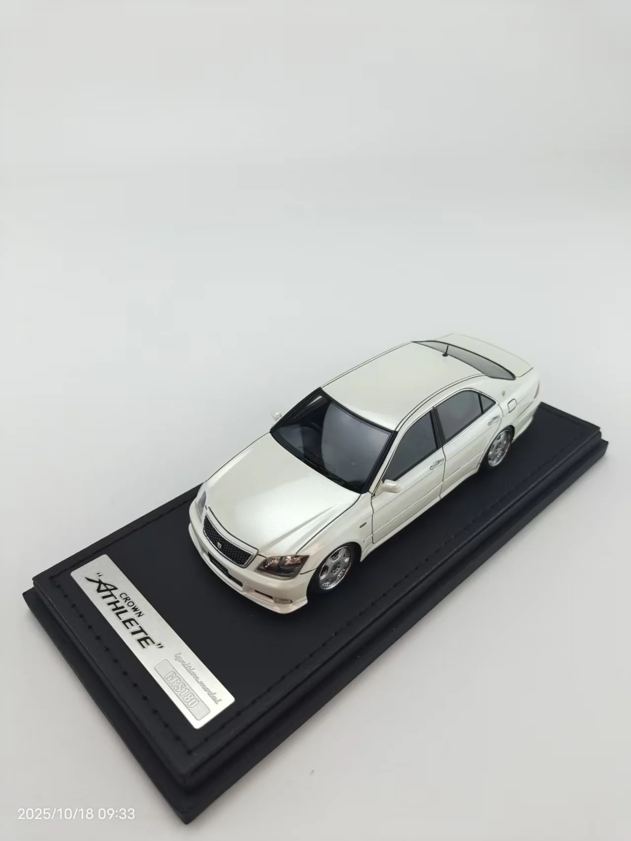 1/43 Resin Model Car in Black or Off-White 4 1/43 Resin Model Car in Black or Off-White - Image 4