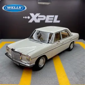 Mercedes-Benz 220 1:24 Diecast Model by WELLY
