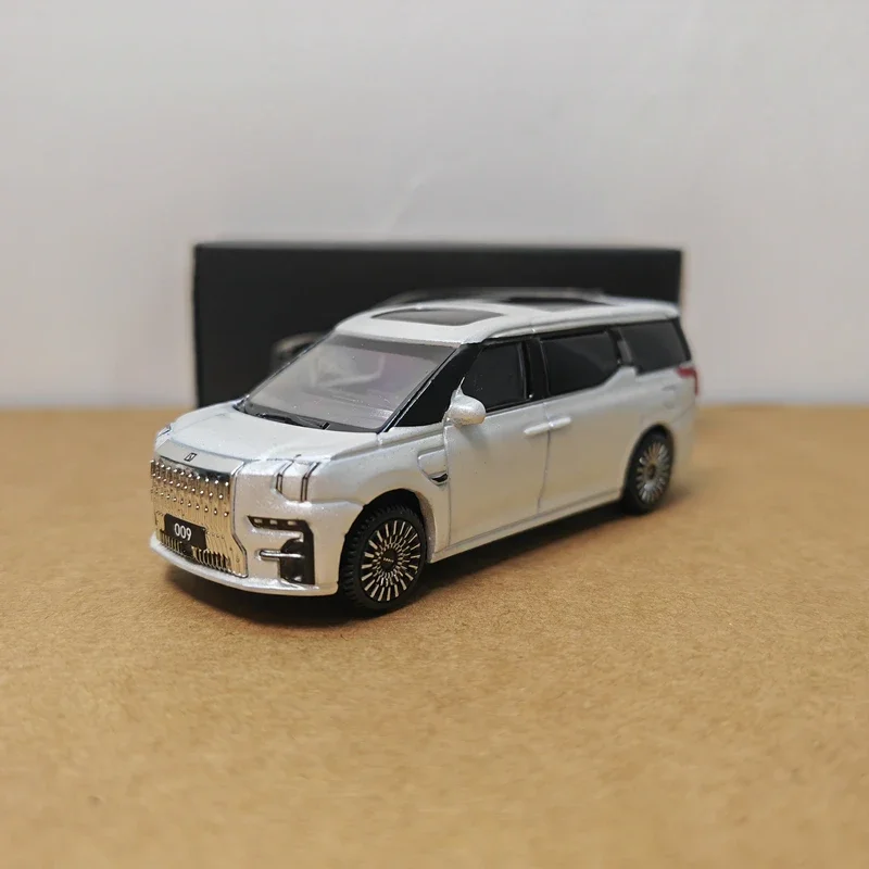 ZEEKR 009 1:64 Scale Diecast Alloy Model 2 ZEEKR 009 1:64 Scale Diecast Alloy Model - Image 2