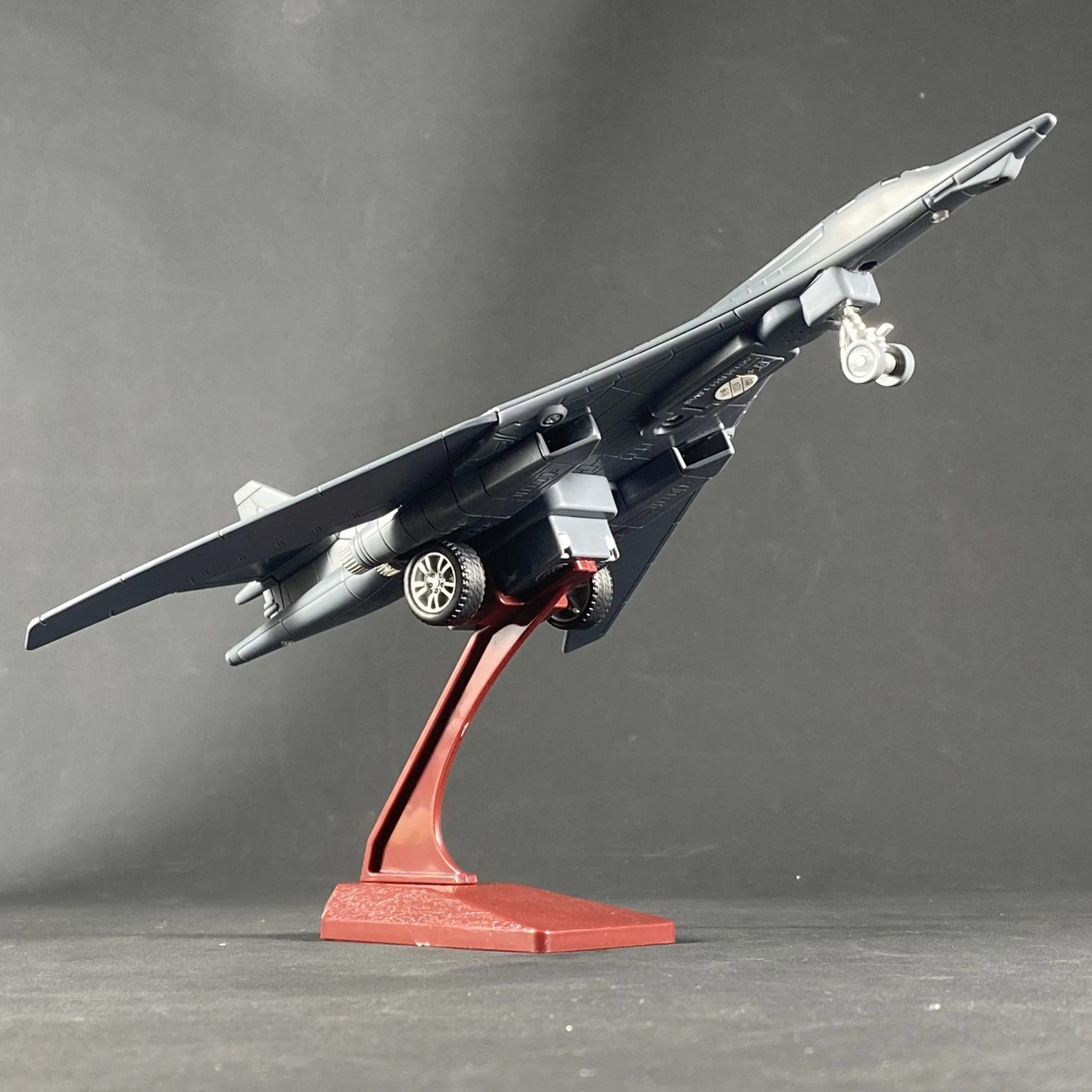 1:200 Tu-160 Strategic Bomber Diecast Model 3 1:200 Tu-160 Strategic Bomber Diecast Model - Image 3