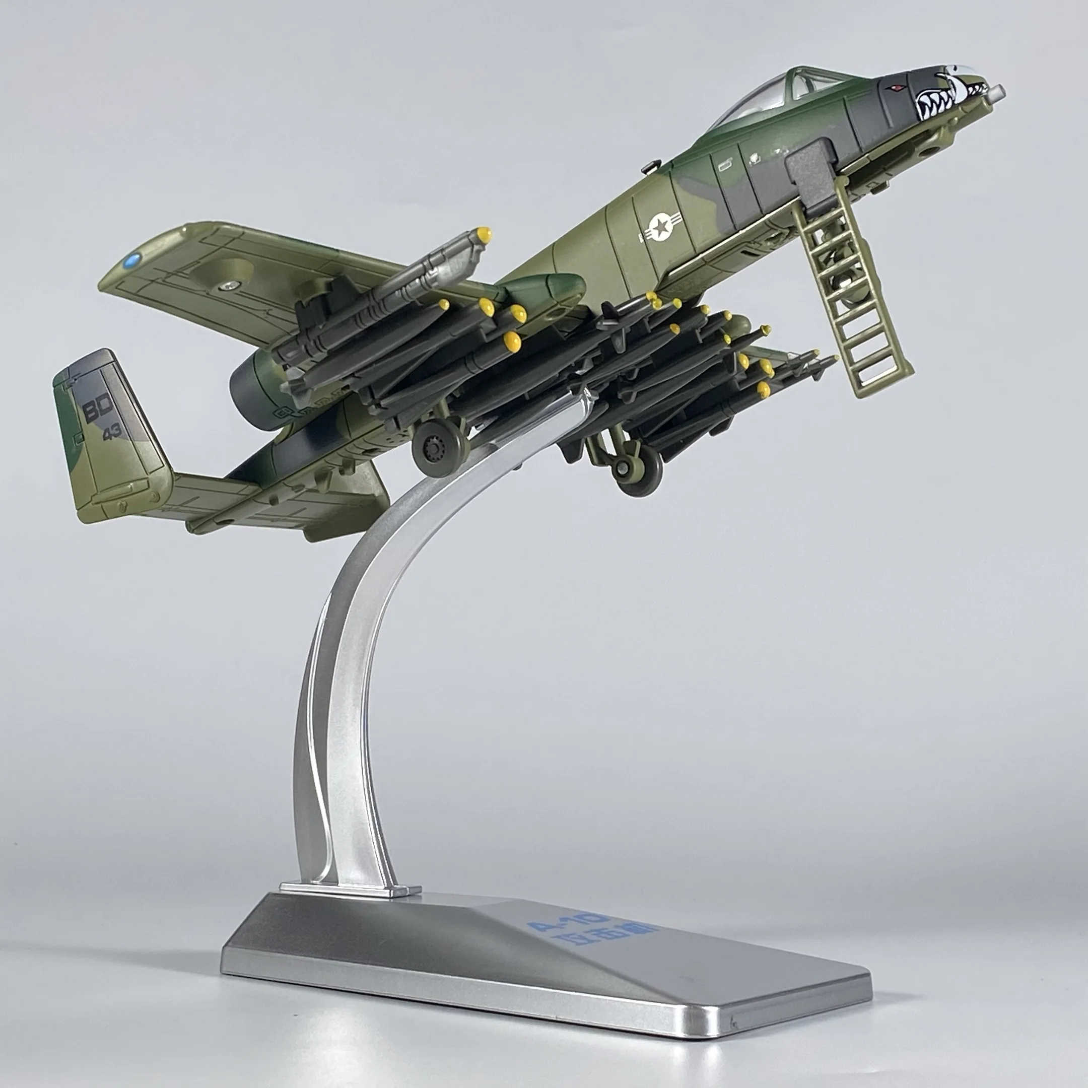 1:72 Scale Thunderbolt II A-10 Warthog Model 3 1:72 Scale Thunderbolt II A-10 Warthog Model - Image 3