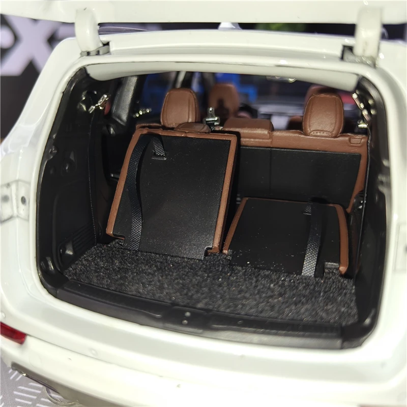 1:18 Jeep Grand Commander Diecast Model 6 1:18 Jeep Grand Commander Diecast Model - Image 6