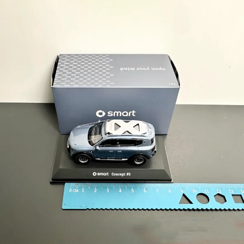 1:64 Alloy SUV Car Model by WELLY 2 1:64 Alloy SUV Car Model by WELLY - Image 2