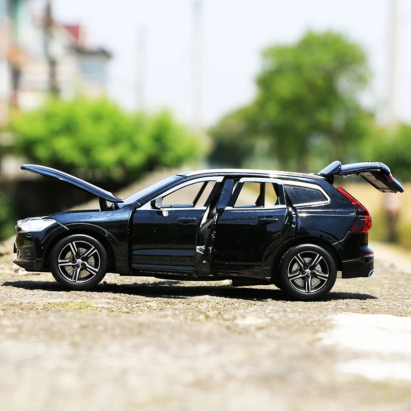 White 1:32 Diecast Volvo XC60 Model 4 White 1:32 Diecast Volvo XC60 Model - Image 4