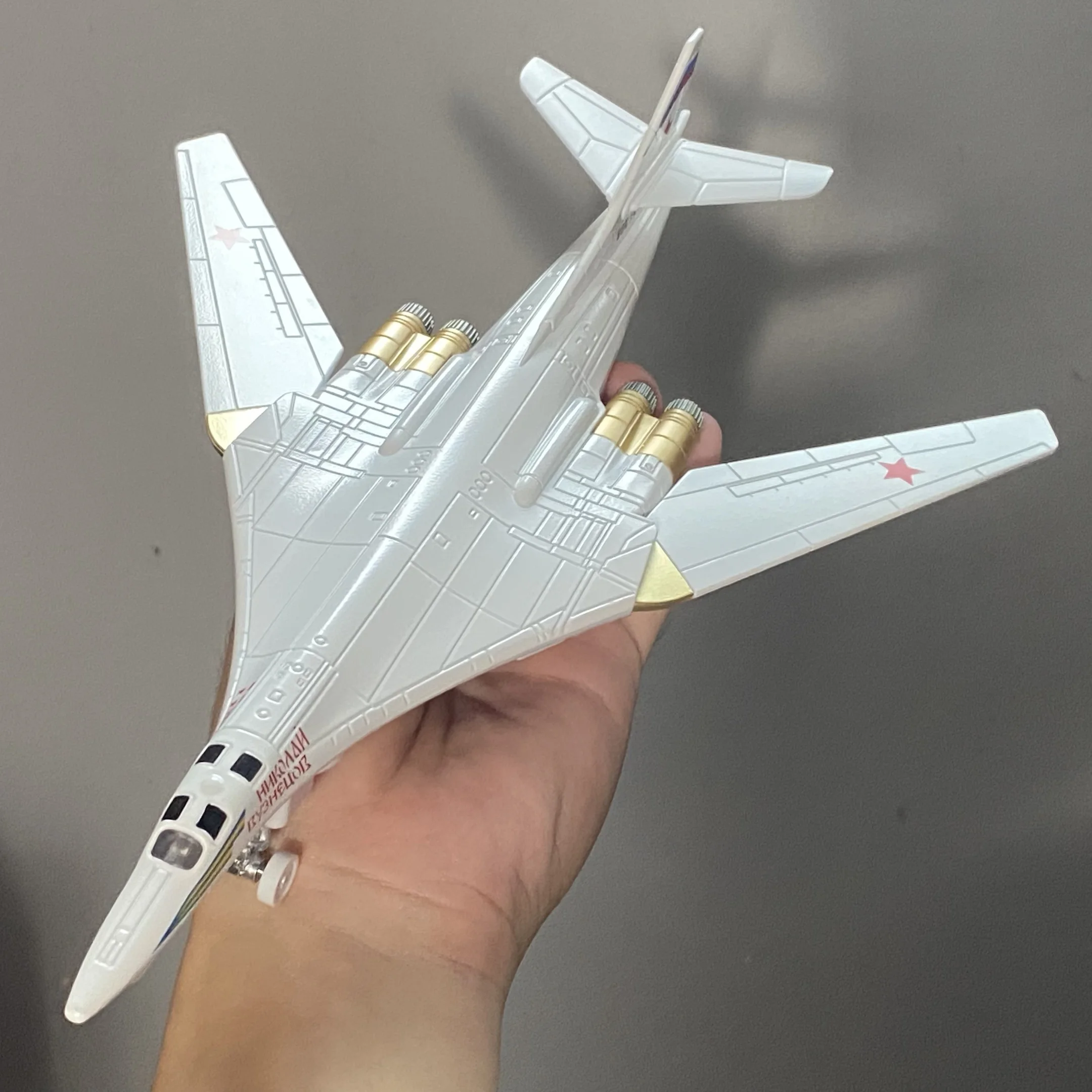 1:200 Tu-160 Strategic Bomber Diecast Model 4 1:200 Tu-160 Strategic Bomber Diecast Model - Image 4