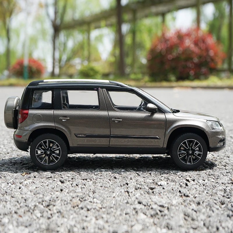 Skoda Yeti 1:18 Diecast SUV Model Collection 4 Skoda Yeti 1:18 Diecast SUV Model Collection - Image 4