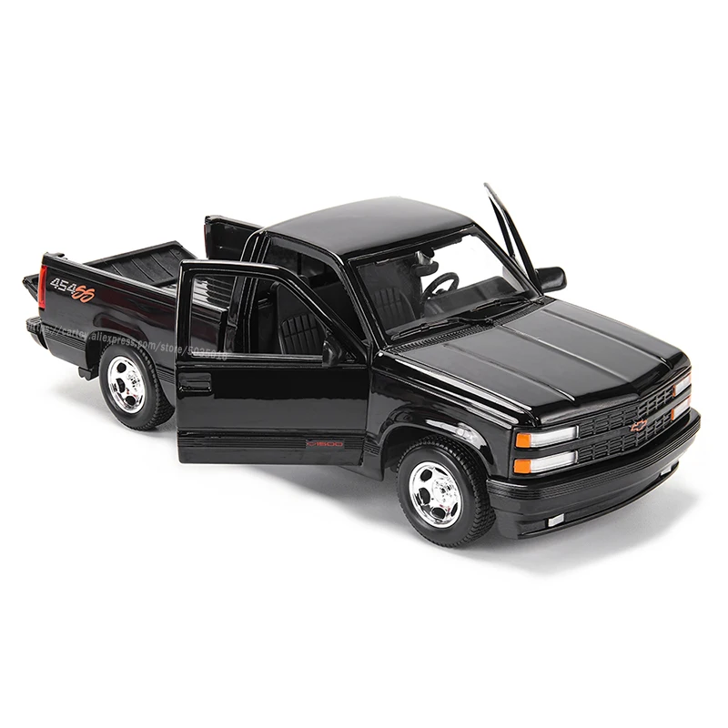 1993 Chevrolet 454 SS Pickup Diecast Model in 1:24 Scale 5 1993 Chevrolet 454 SS Pickup Diecast Model in 1:24 Scale - Image 5