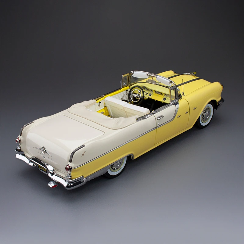 1955 Pontiac 1/18 Diecast Model Car 4 1955 Pontiac 1/18 Diecast Model Car - Image 4