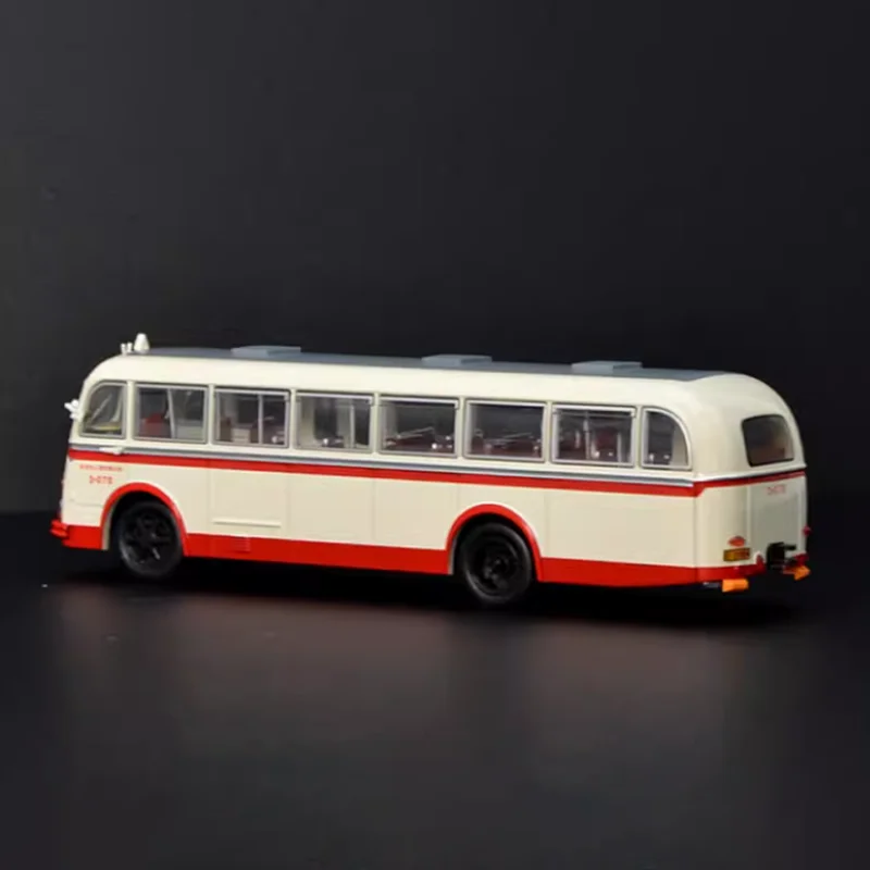 Vintage Skoda 706RO Diecast Bus Model 5 Vintage Skoda 706RO Diecast Bus Model - Image 5
